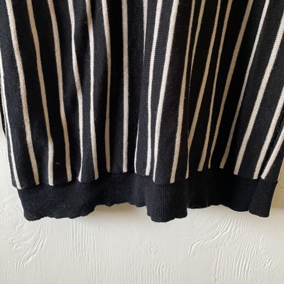 Black and Tan sweater - Picture 3 of 4